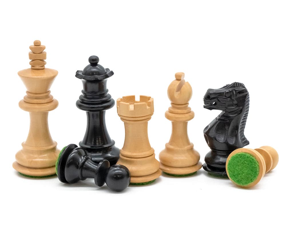 Kingsclere EO Staunton chess pieces 2.5 inches, traditional design, boxwood, weighted and felted, solid wood case with hinged lid